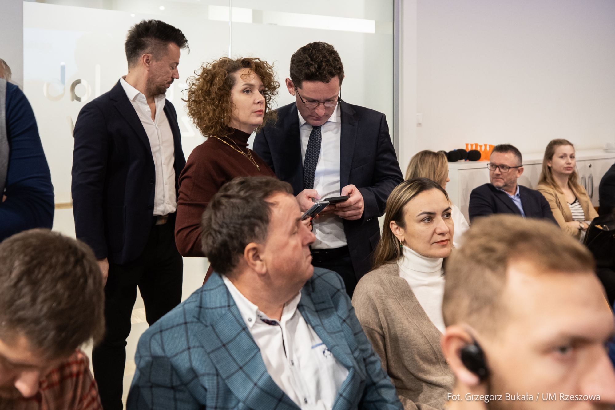 zdjęcie z konferencji Re: Hub, dotyczącej pomocy ofiarom wojny na Ukrainie w Rzeszowskim Urban Labie, fot. Grzegorz Bukała, Urząd Miasta Rzeszowa